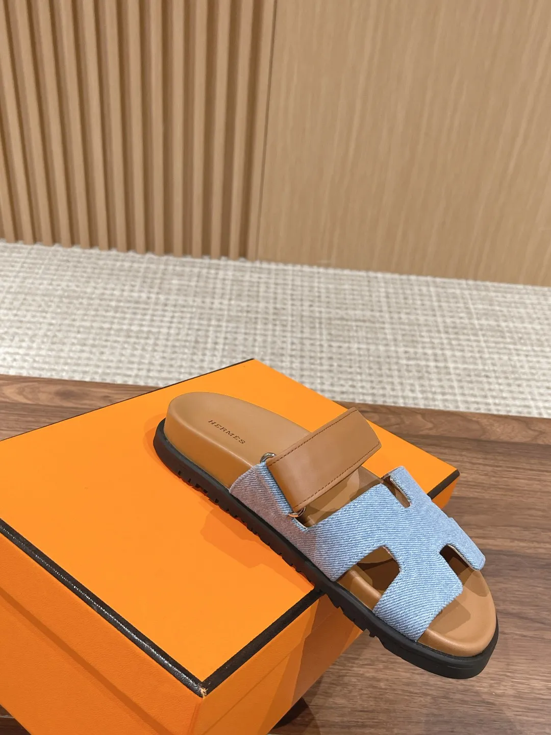 💕💕Factory direct selling price p480💕💕 𝐇𝐞𝐫𝐦𝐞𝐬 Hermès second uncle slippers, must be crazy to call🙆 The classic + 2025 new color matching is also so beautiful. The contrasting splicing of different colors and materials can easily create a fashionable look Size: 35-45